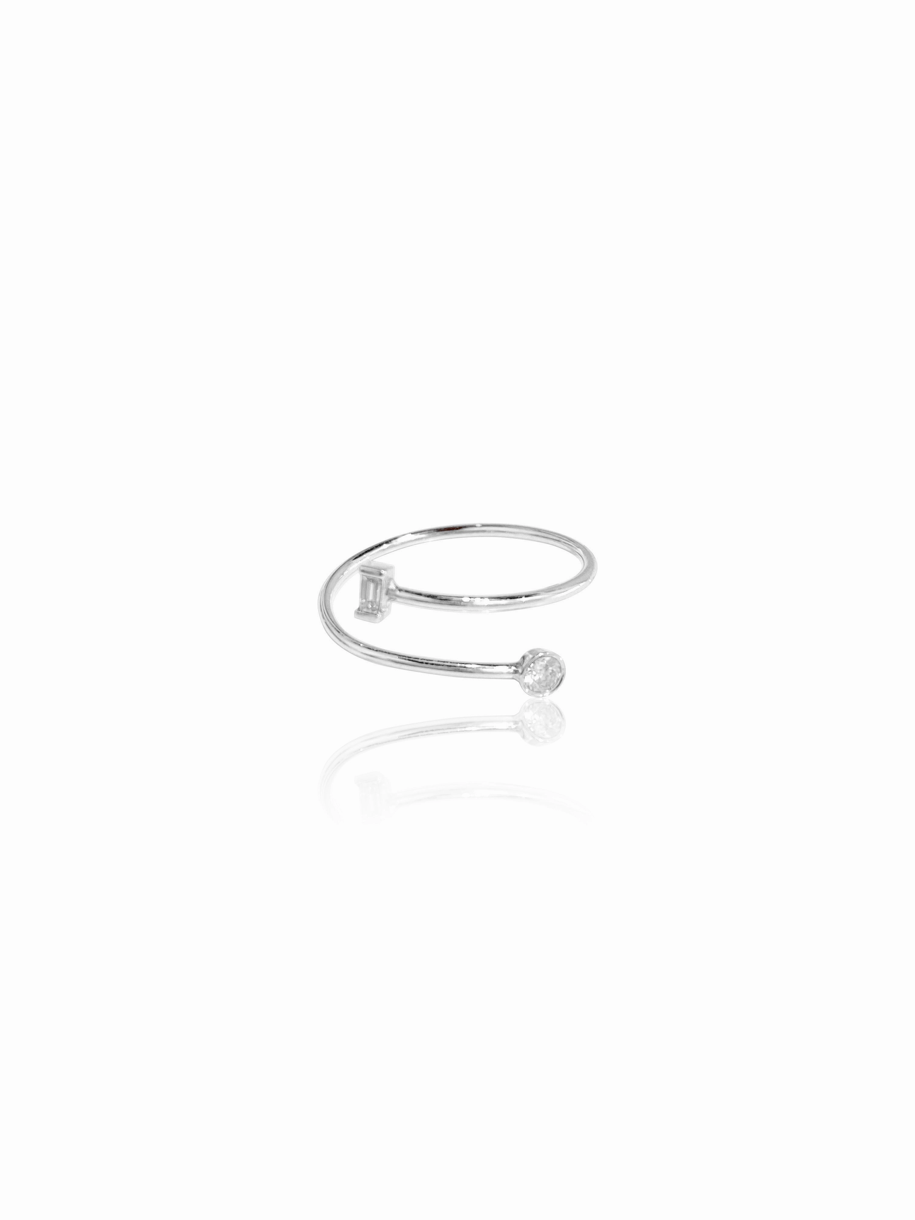 Simple Art Bold Style 14K Gold Baguette Diamond & Bezel Coil Ring