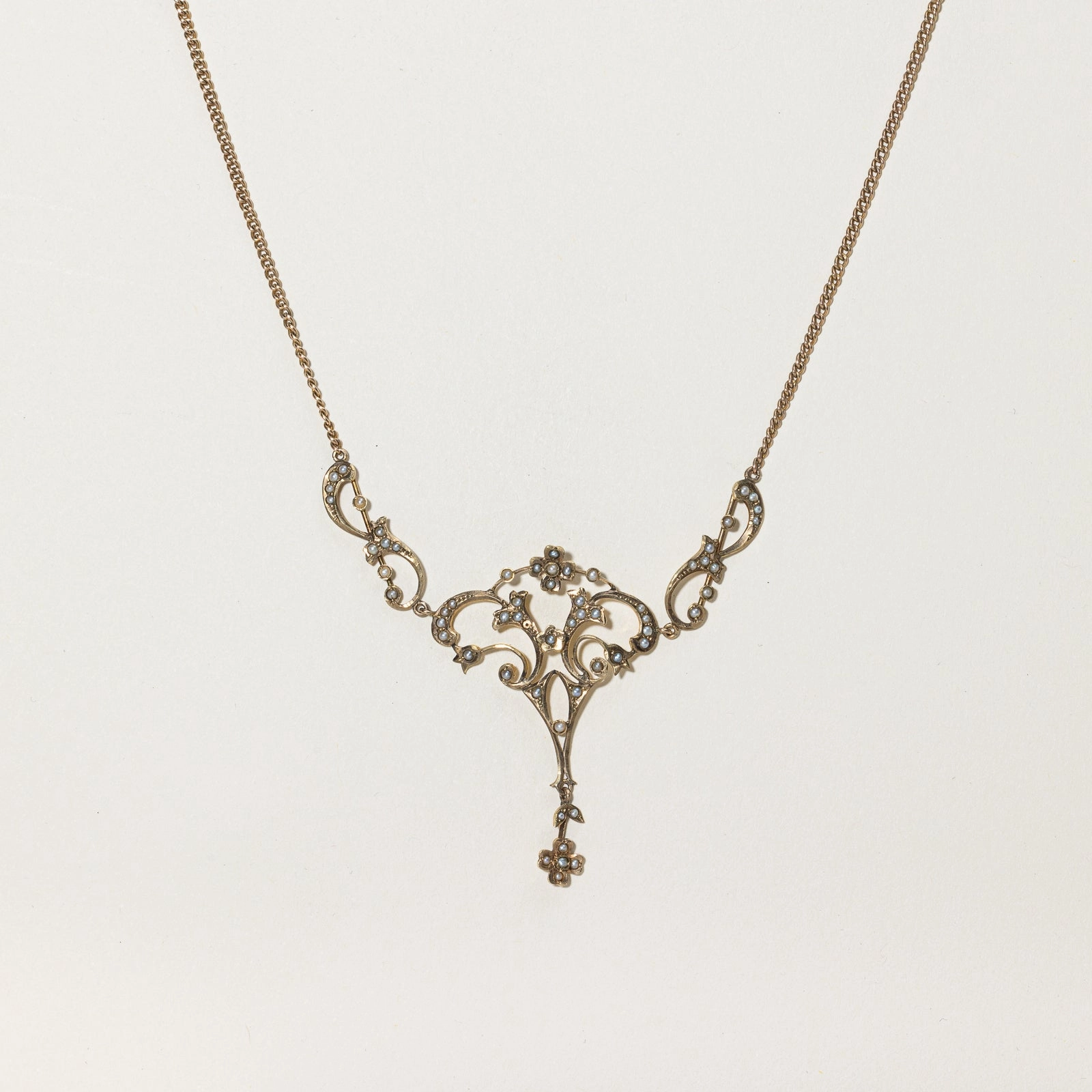 Luxurious Shine Comfortable Fit Antique Pearl Ornate Pendant Necklace | 18" |