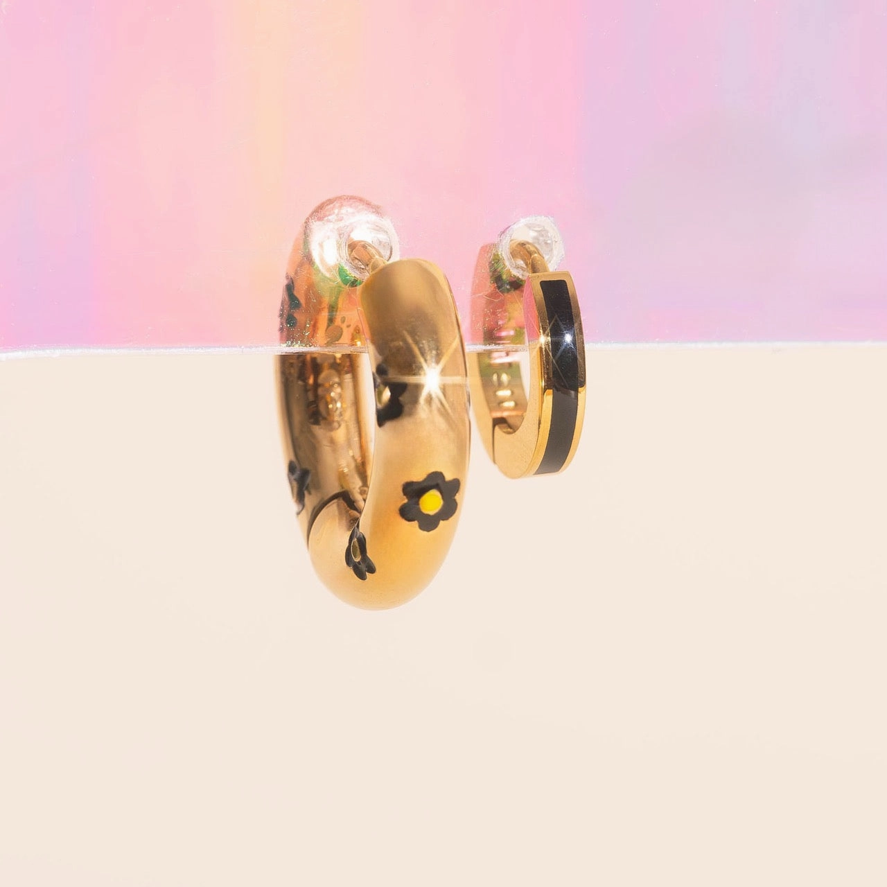 Black & Yellow Daisy Stack Pack (2 item pairs) Sleek Texture Soft Shadow