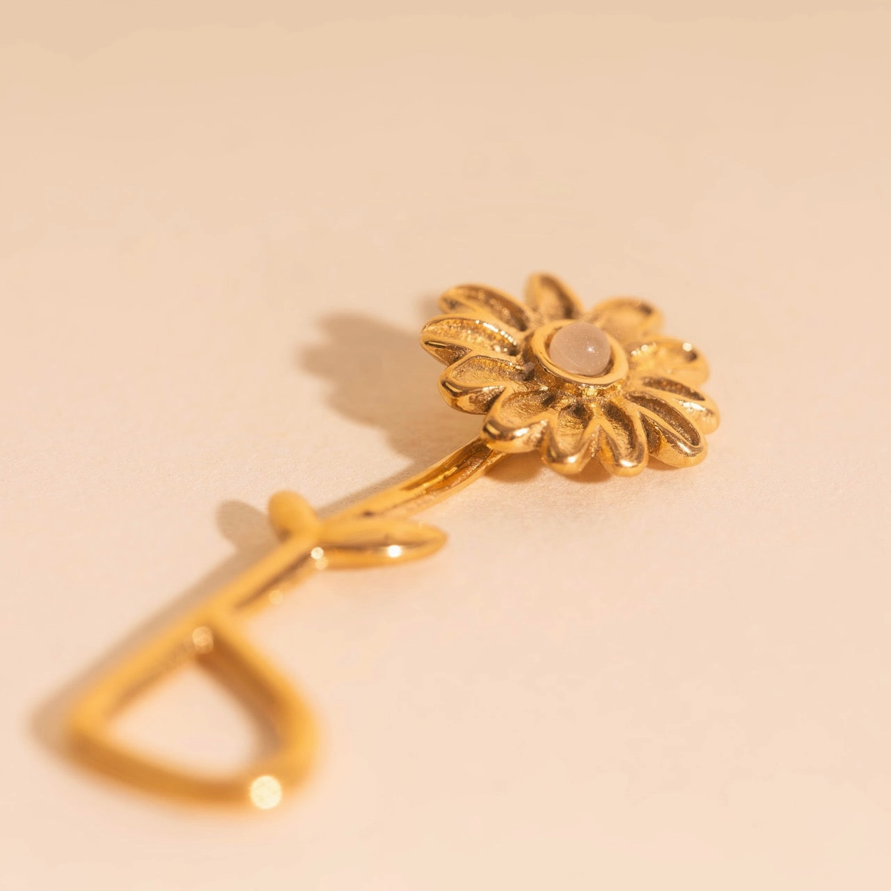 Shiny Edge Dainty Daisy Necklace Charm