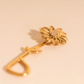 Shiny Edge Dainty Daisy Necklace Charm