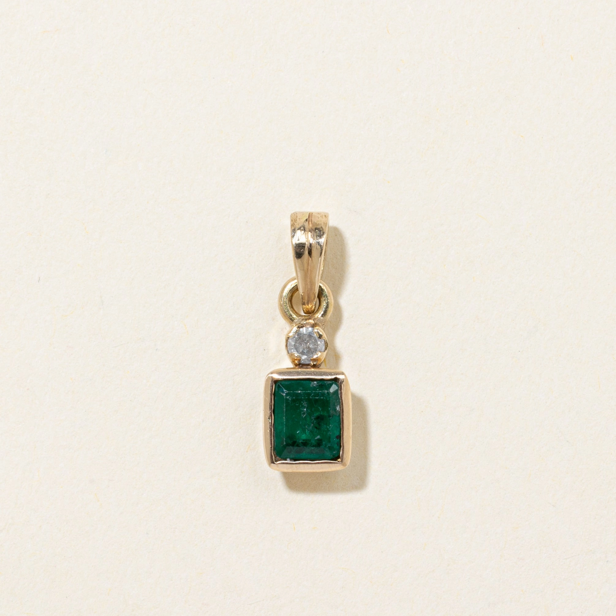 Emerald & Diamond Pendant | 0.90ct | 0.05ct Exclusive Glow Classic Jewelry