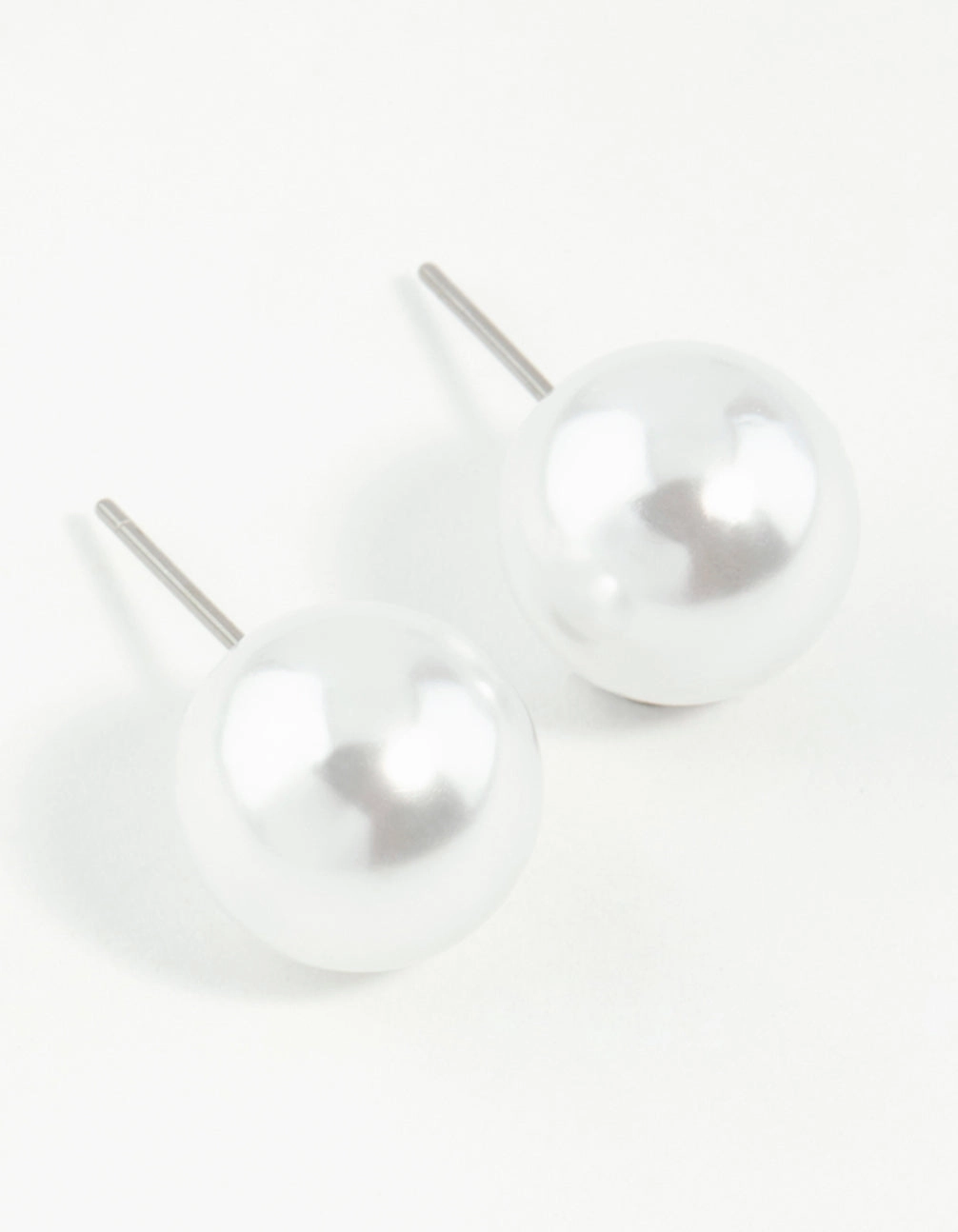 Silver Round Pearl Stud Earrings Fashionable Finish