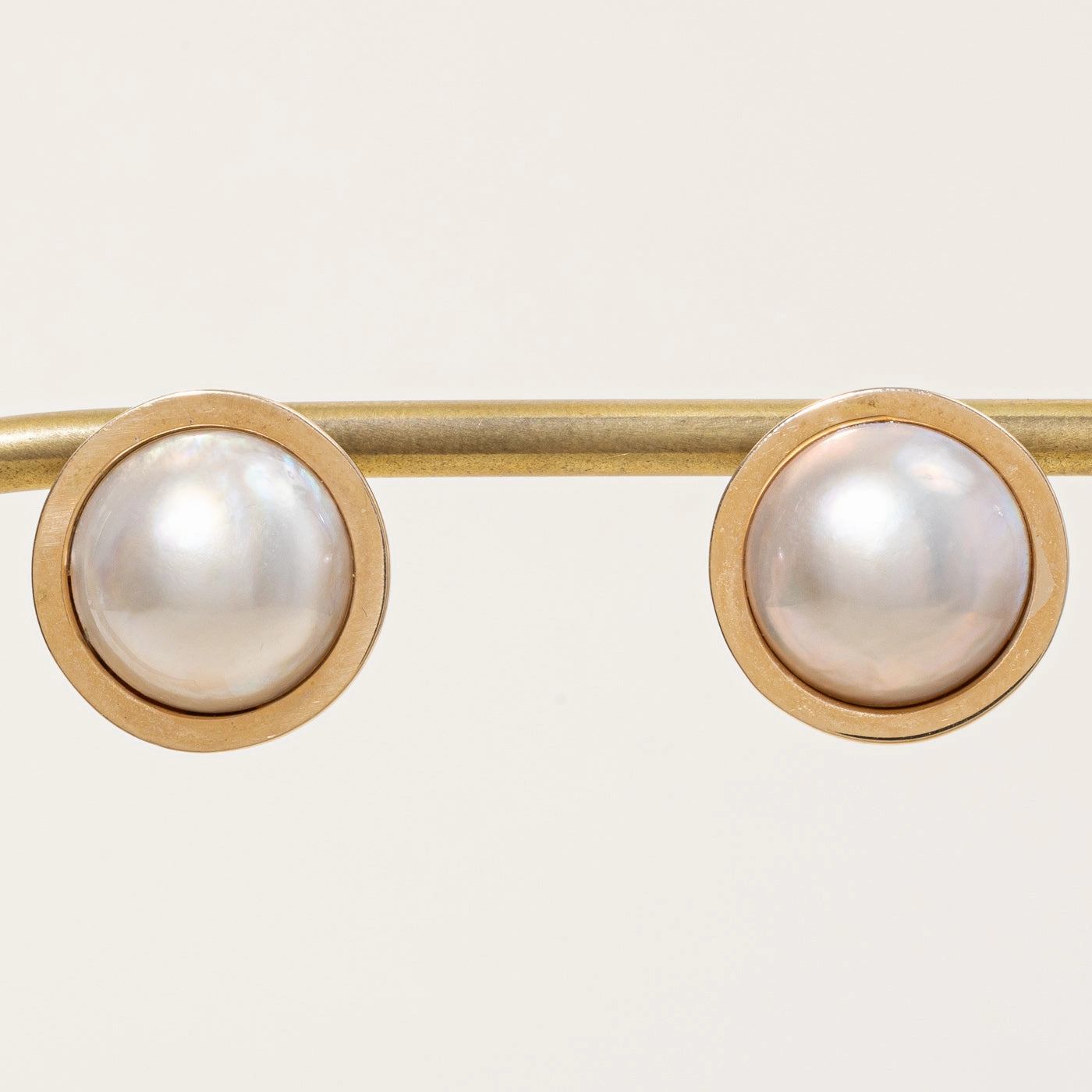 Mabe Pearl Button Earrings Modern Flair Gleaming Glow