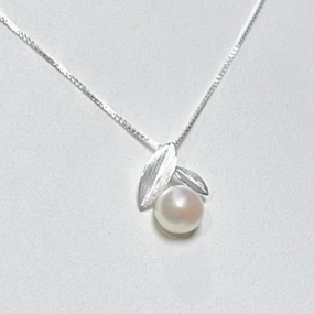 Bright Feature Floral Freshwater Pearl Sterling Silver Necklace