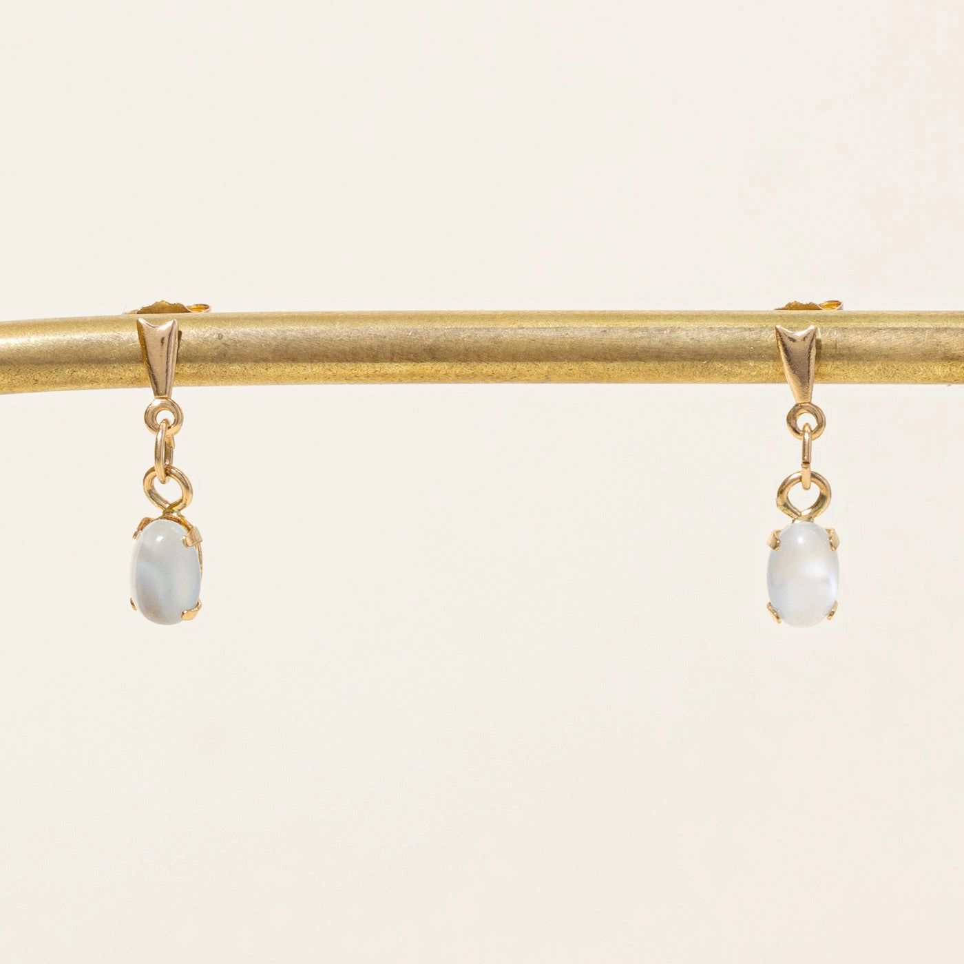 Glass Drop Earrings | 1.50ctw | Sculpted Accent