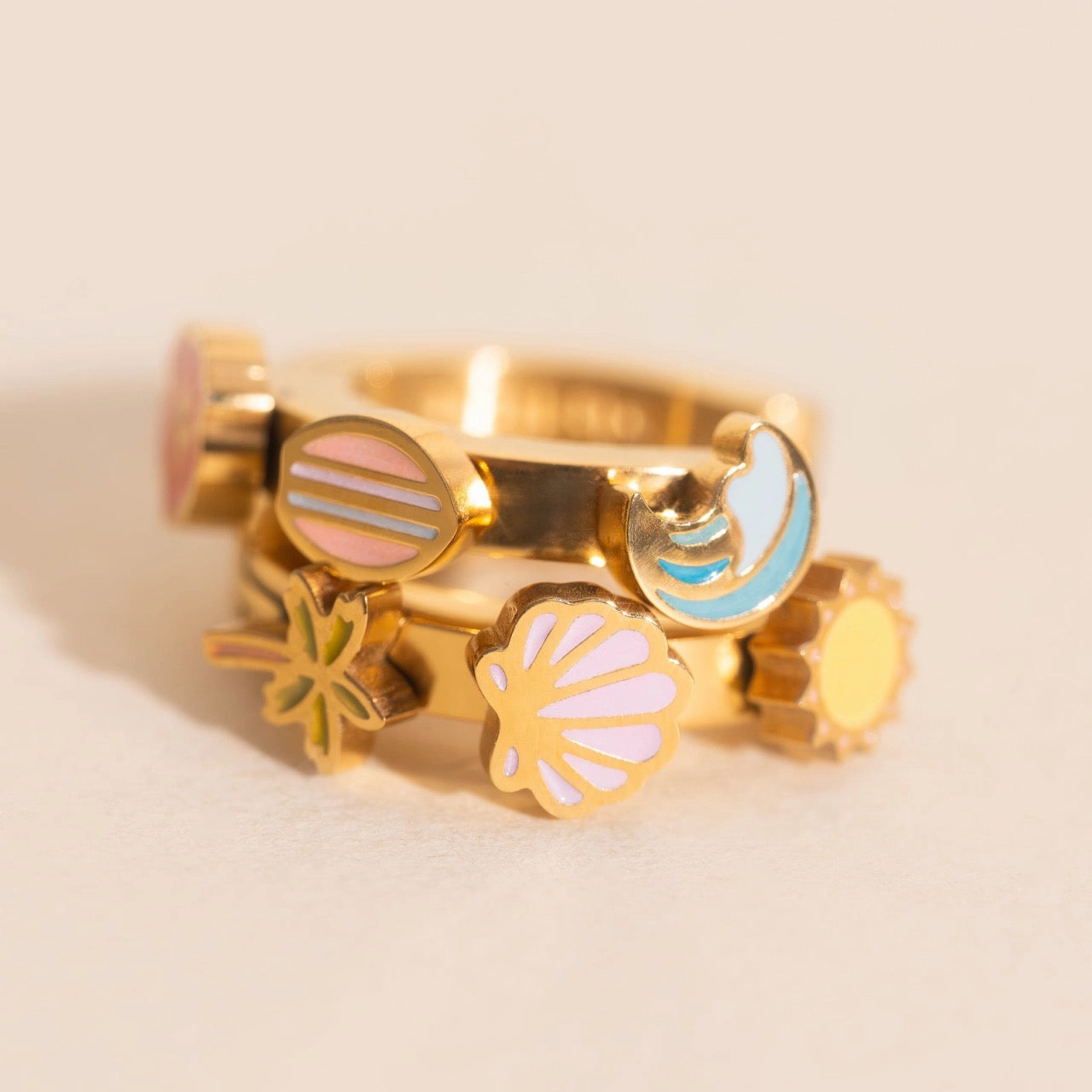 Beach 3D Huggie Hoop Earrings Shiny Edge Minimal Charm