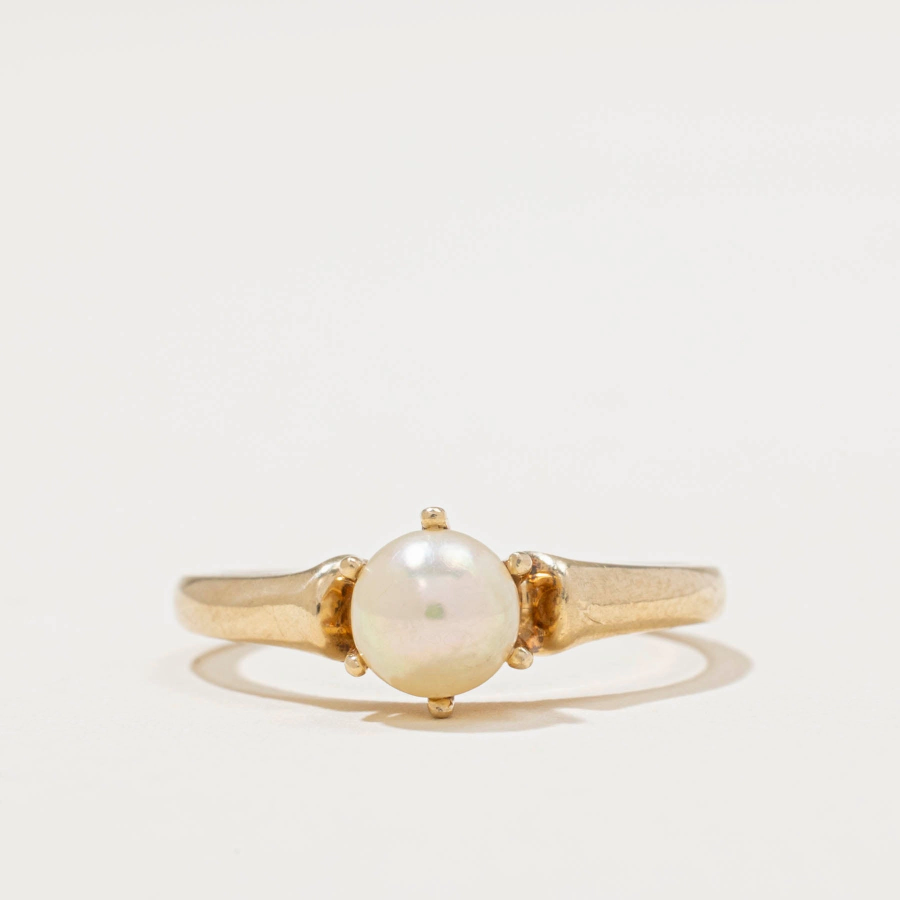 Elegant Shine Pieces Solitaire Pearl Ring | SZ 6