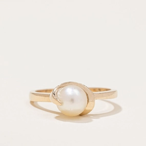 Modern Touch Chic Pulse Gold Twist Pearl Ring | 1.68ct | SZ 5.5 |