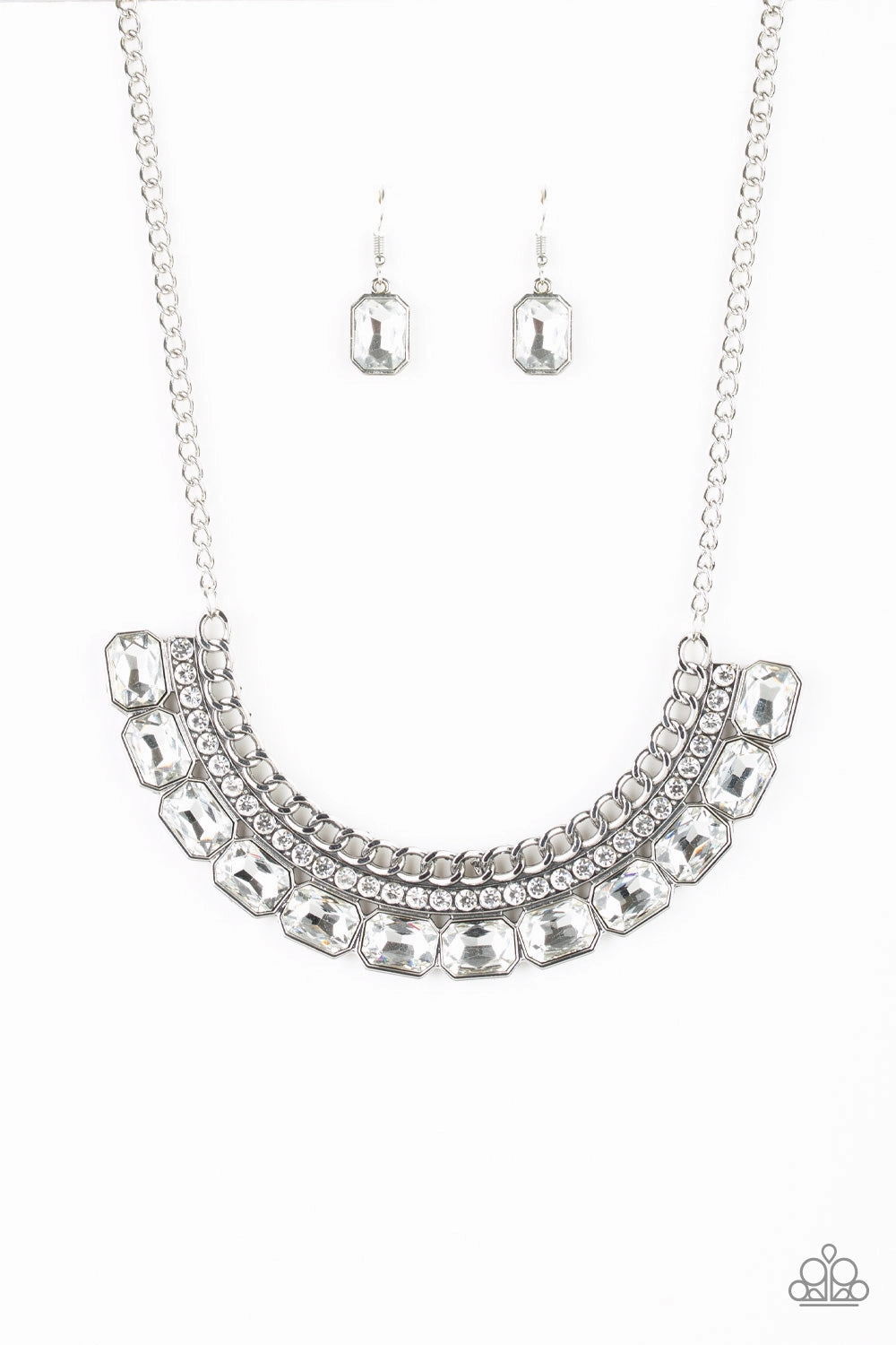 Value Item Paparazzi Accessories ? Killer Knockout - White Necklace?Flat Rate Ship $4.50?