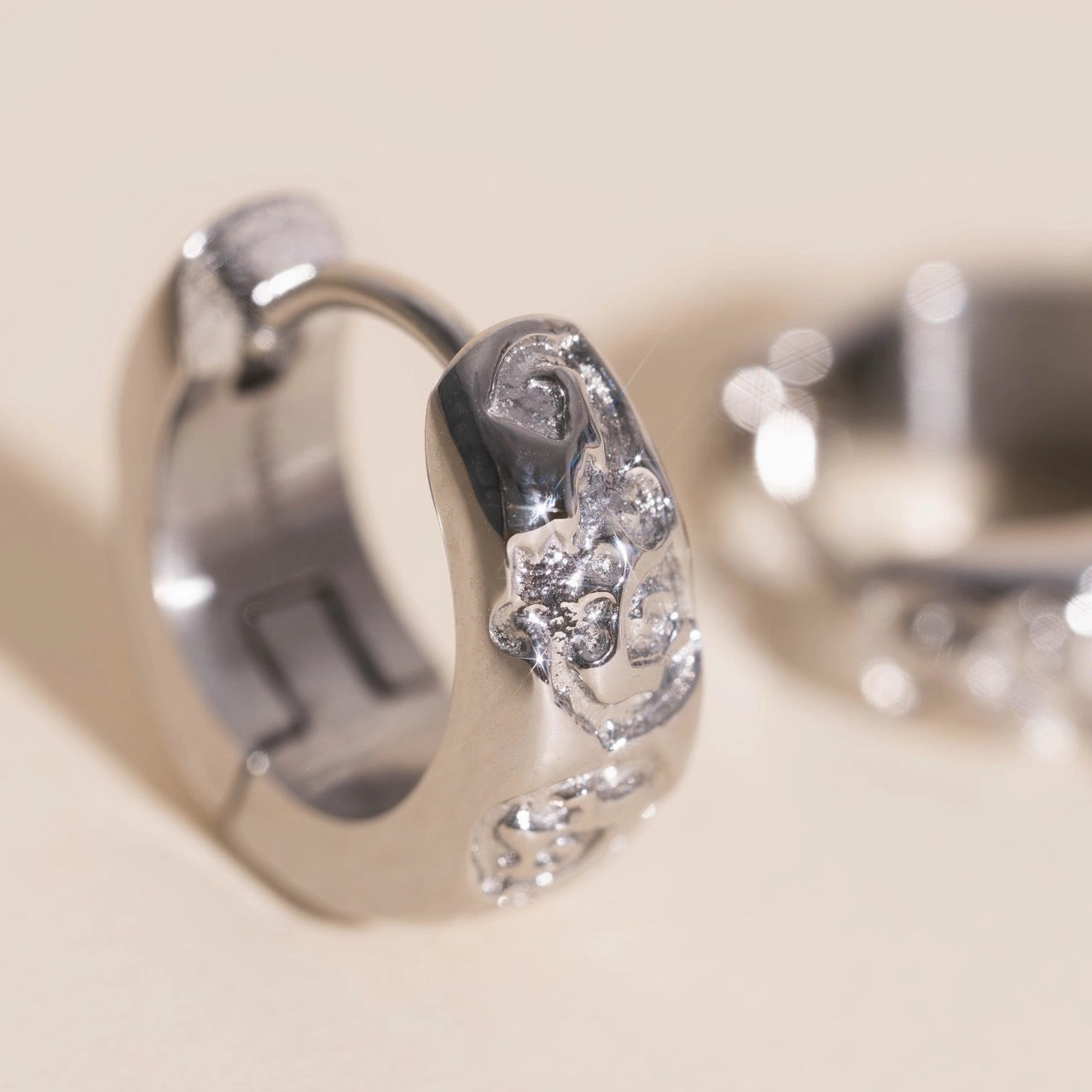 Glamorous Sparkle Smooth Texture Heirloom Etch Teardrop Super Chunky Huggie Hoop Earrings