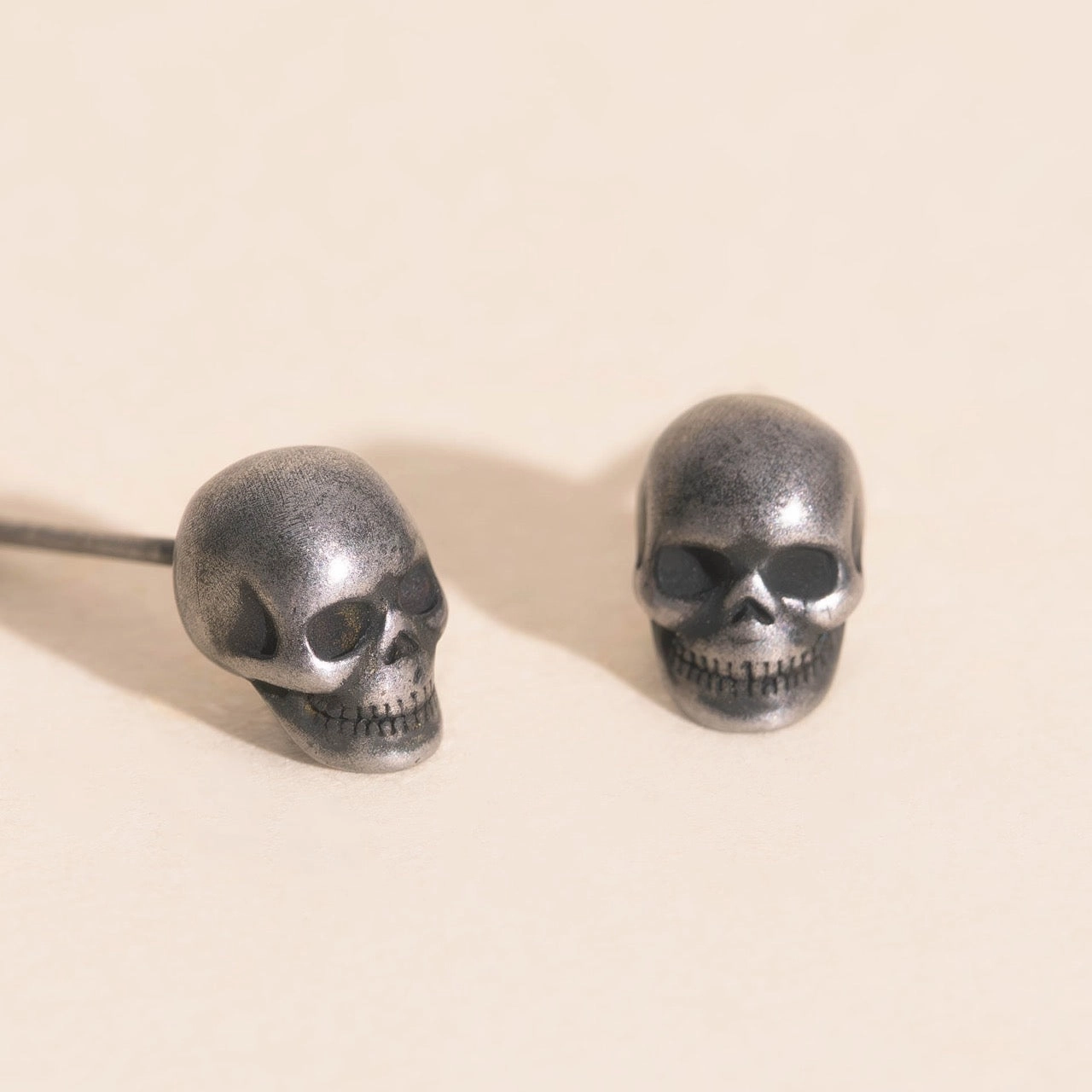 Luxe Moment Stylish Contour Skull Stud Earrings