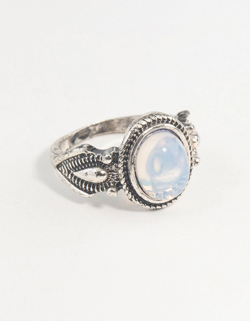 Minimal Simplicity Elegant Craft Antique Silver Oval Moonstone Ring