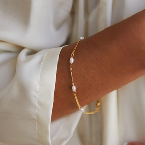 Special Detail Fine Detail "Lovina" Freshwater Pearl Bracelet