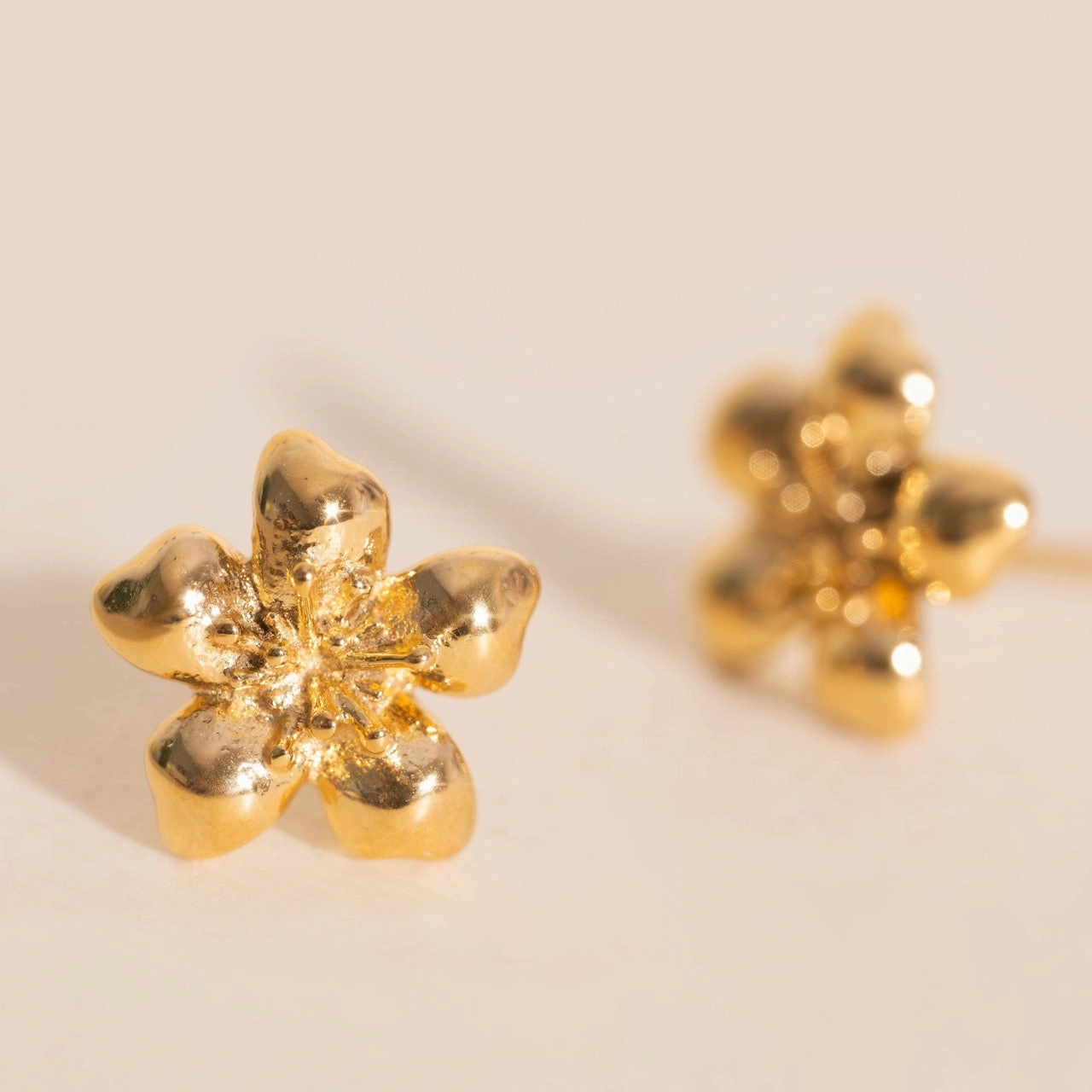 Mini Hibiscus Stud Earrings Chic Flow Distinctive Detail