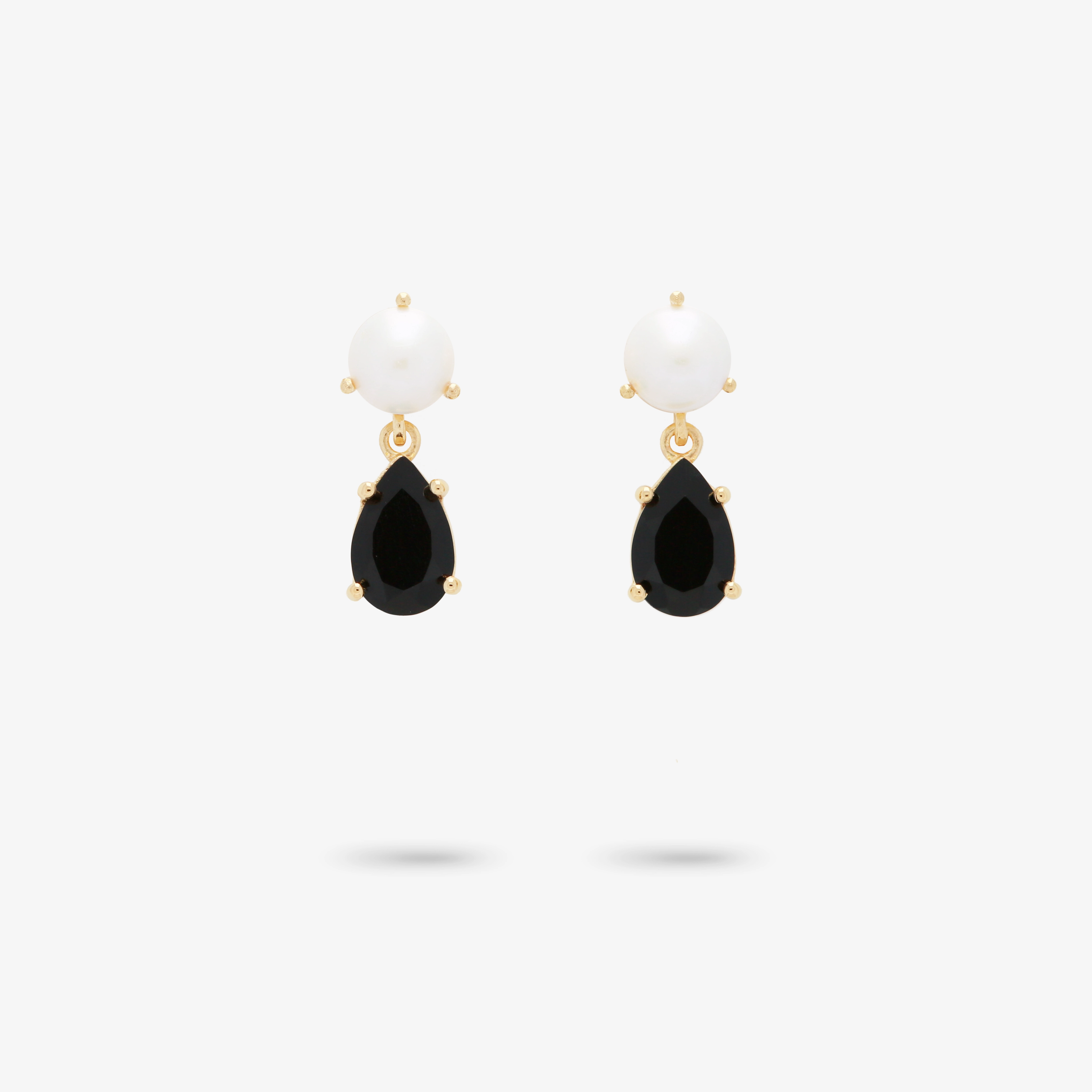 Chic Design Classic Decor Amare Wear Petite Freshwater Pearl and Black Onyx Dangle Earrings