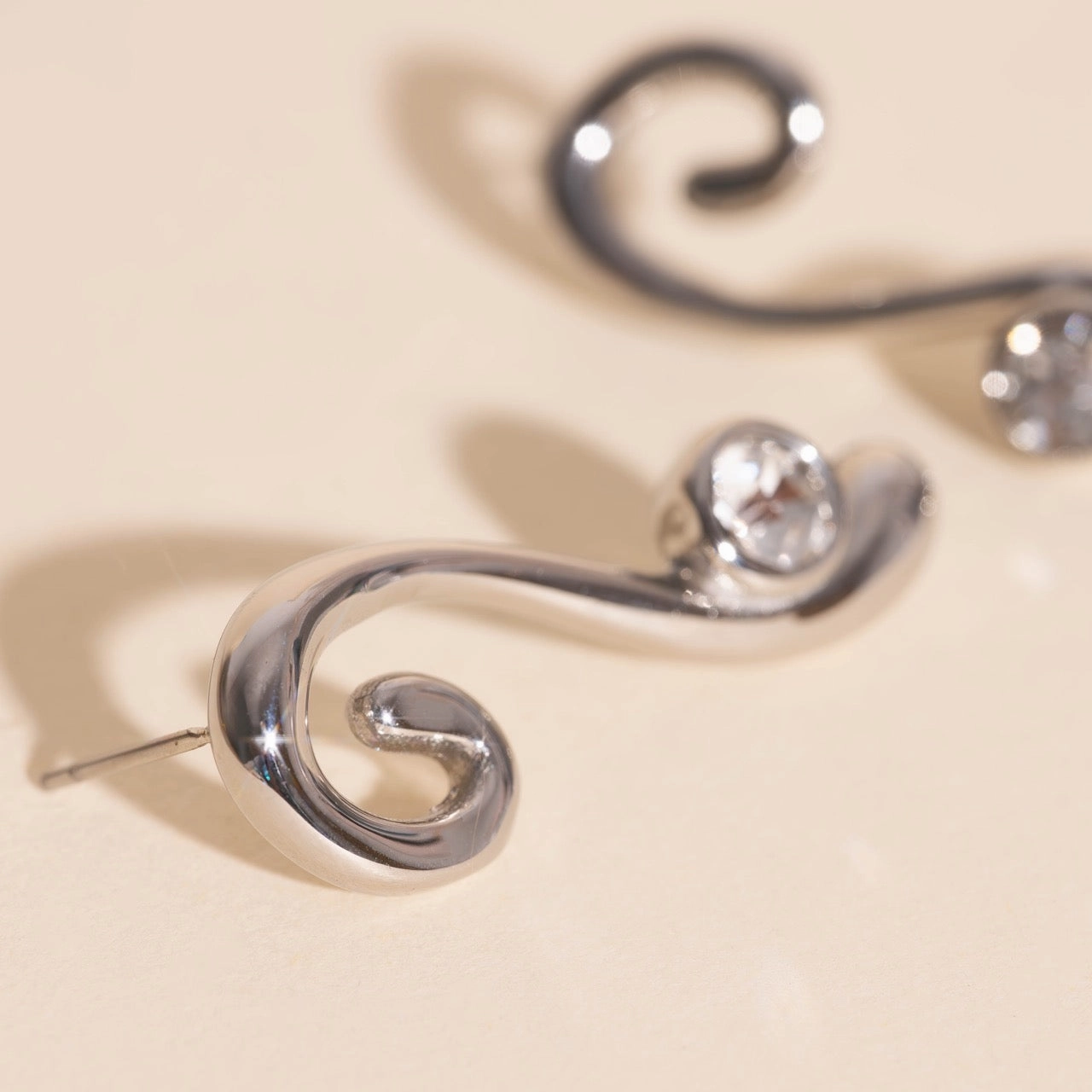 Dainty Form Tide Twinkle Stud Earrings