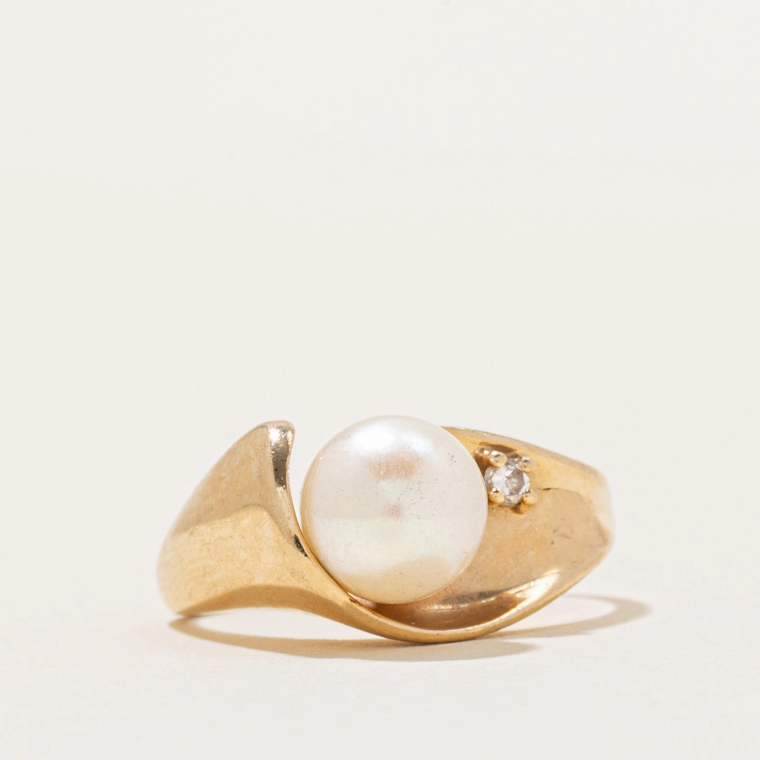 Elegant Sparkle Pearl & Diamond Ring | 0.02ct | SZ 6