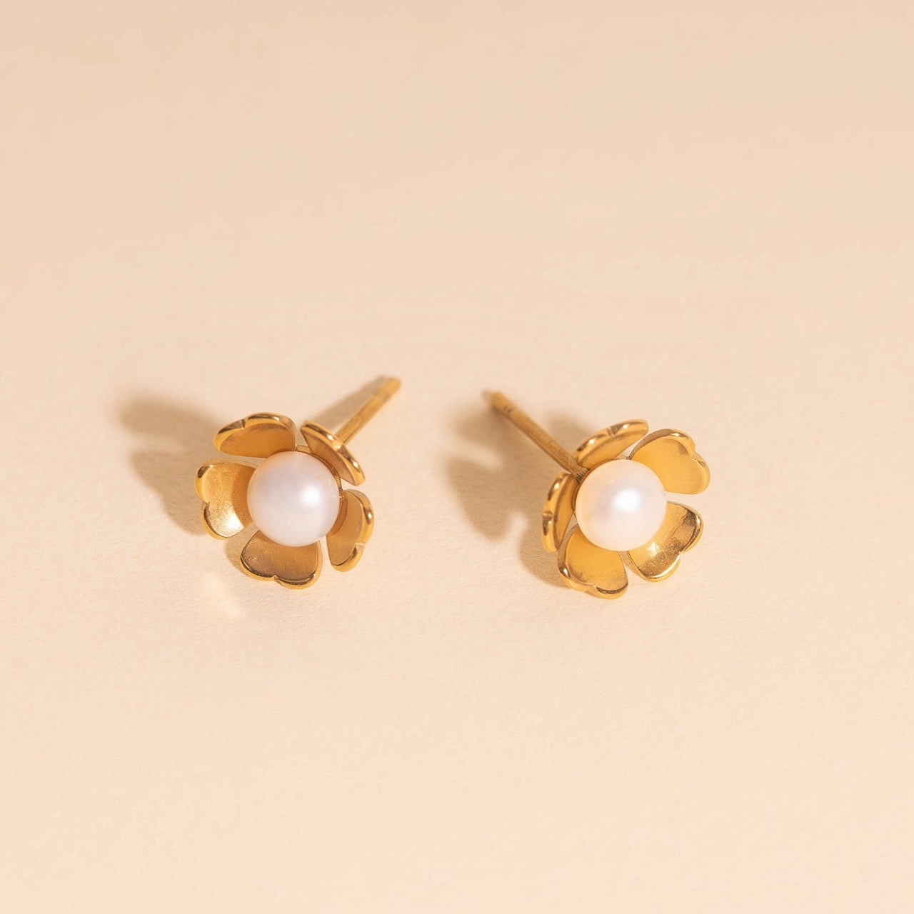 Chic Charm Pearl Flower Studs