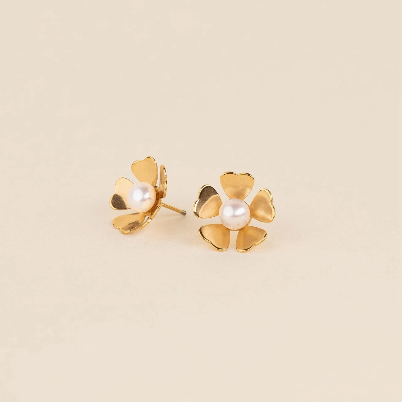 Natural Fit Flawless Sparkle Pearl Flower Studs