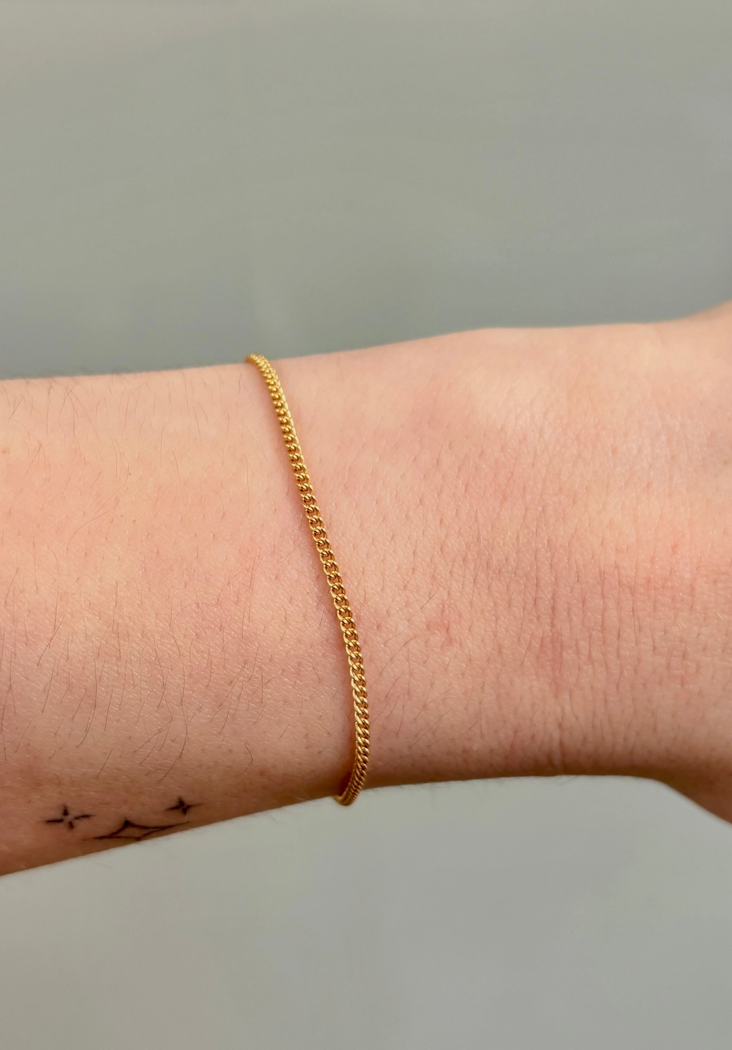 Petite Curb (Gold Filled) Premium Radiance Glow Mood