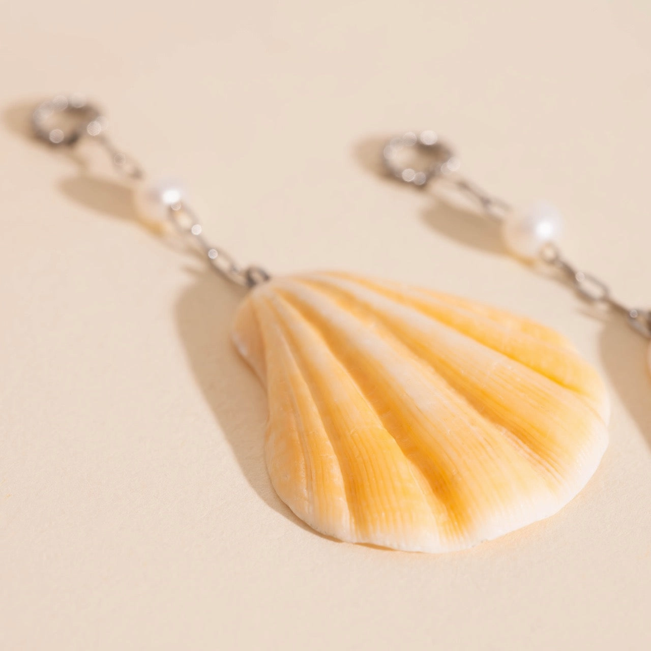 Jumbo Seashell Dangle Huggie Hoop Charms Luxury Gifts