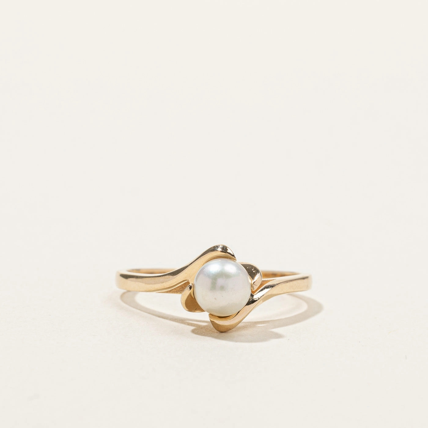 Shimmering Design Claw Set Pearl Ring | SZ 8.75 |