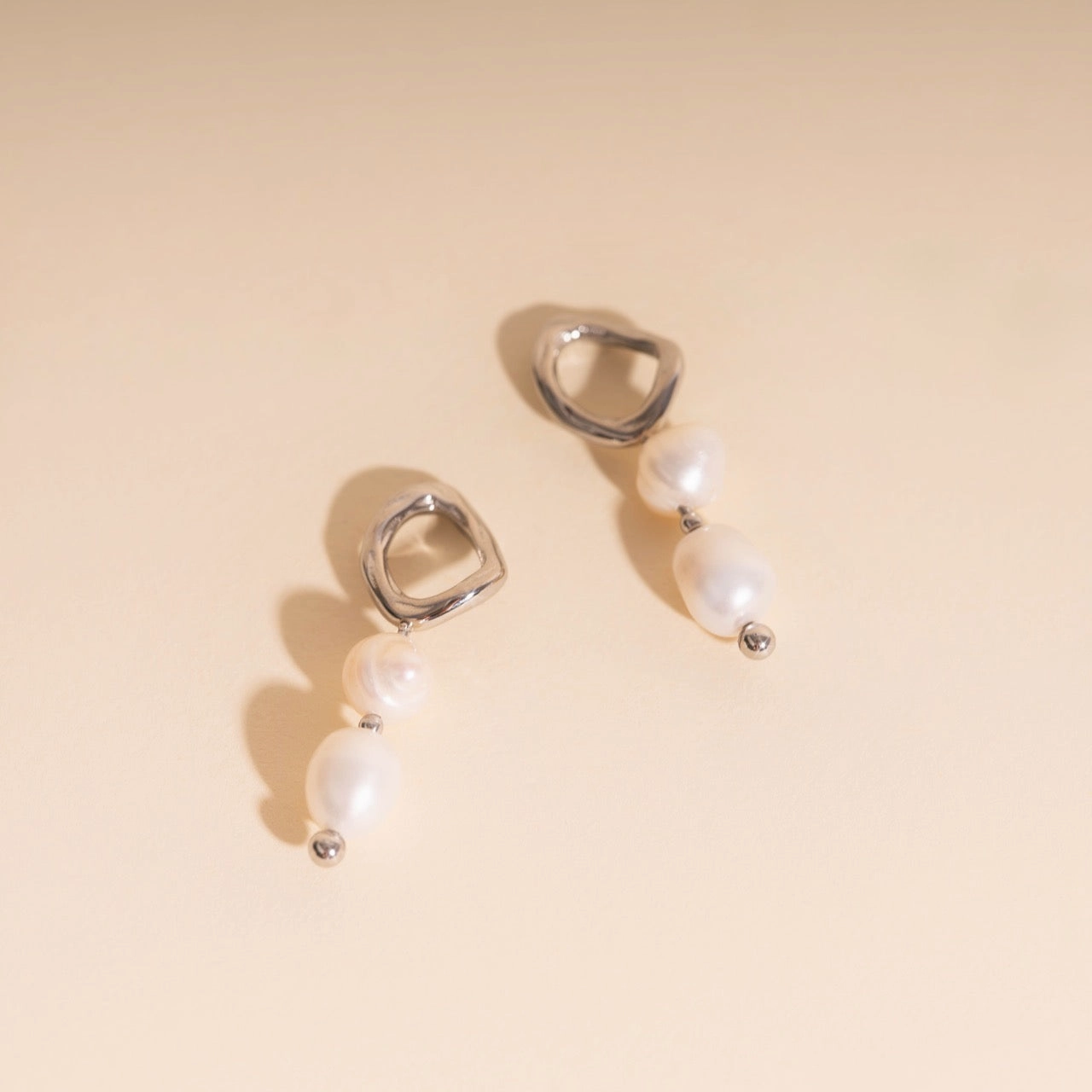 Chic Evening Pure Brilliance Ripple Pearl Huggie Hoop Charms