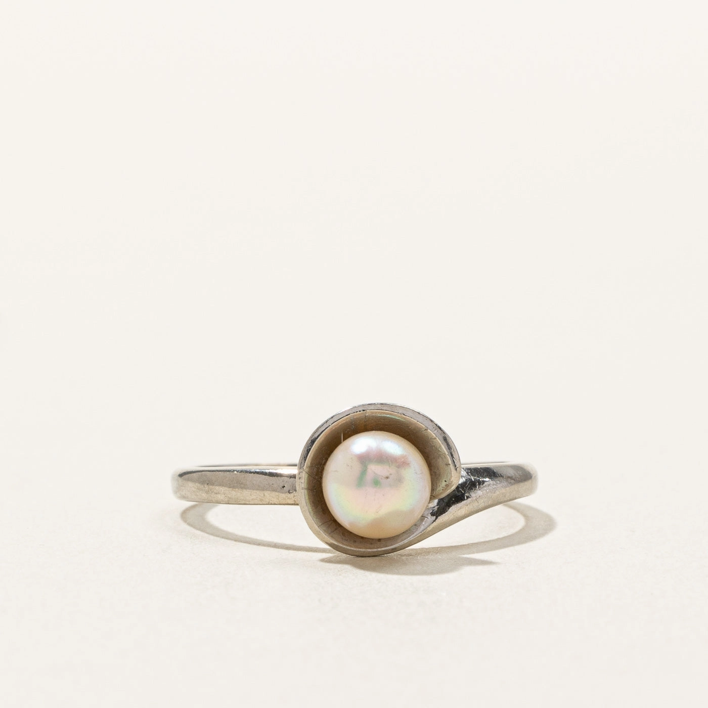 Pearl White Gold Ring | SZ 7.25 | Gleaming Glow