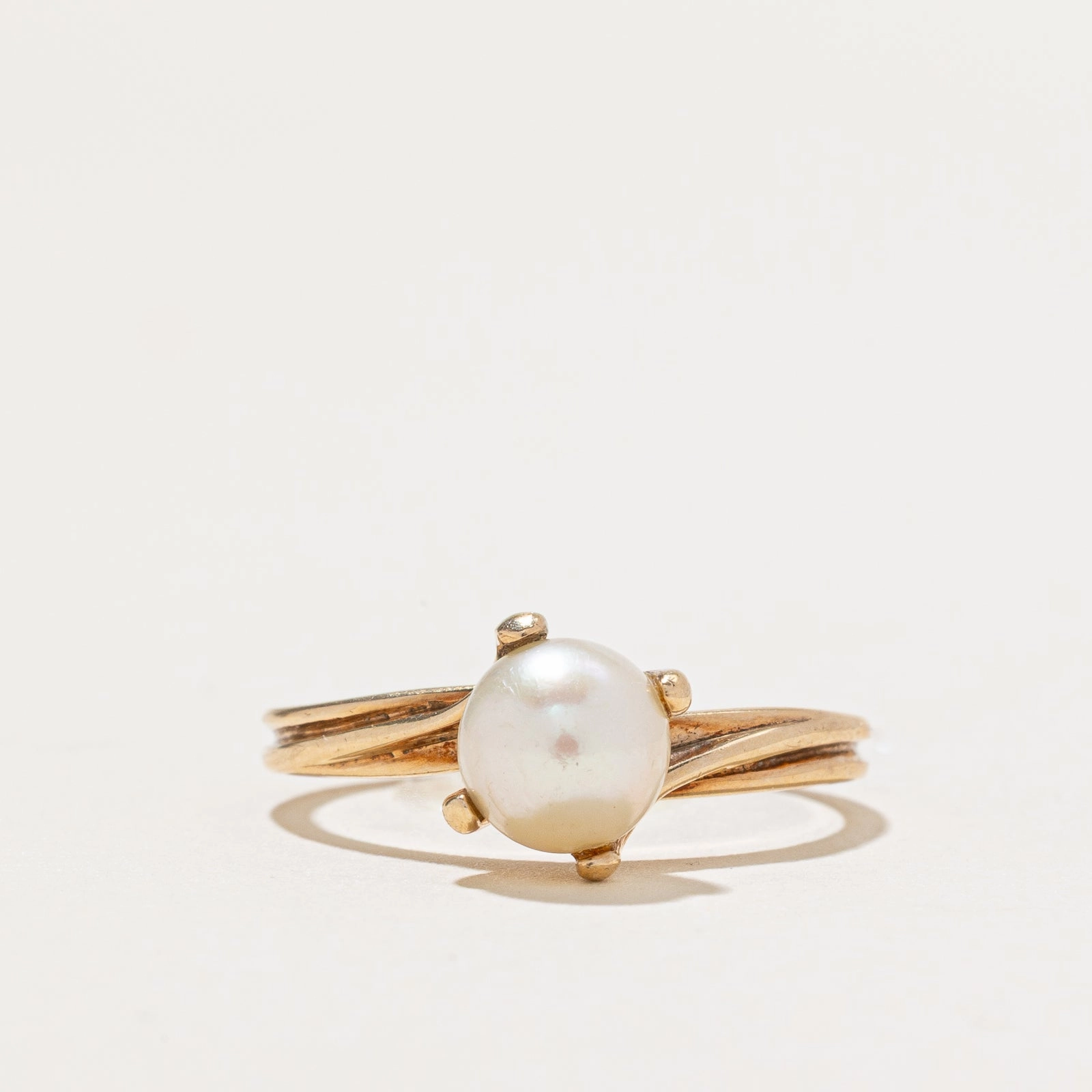 Stunning Finish Solitaire Pearl Grooved Ring | SZ 6.25