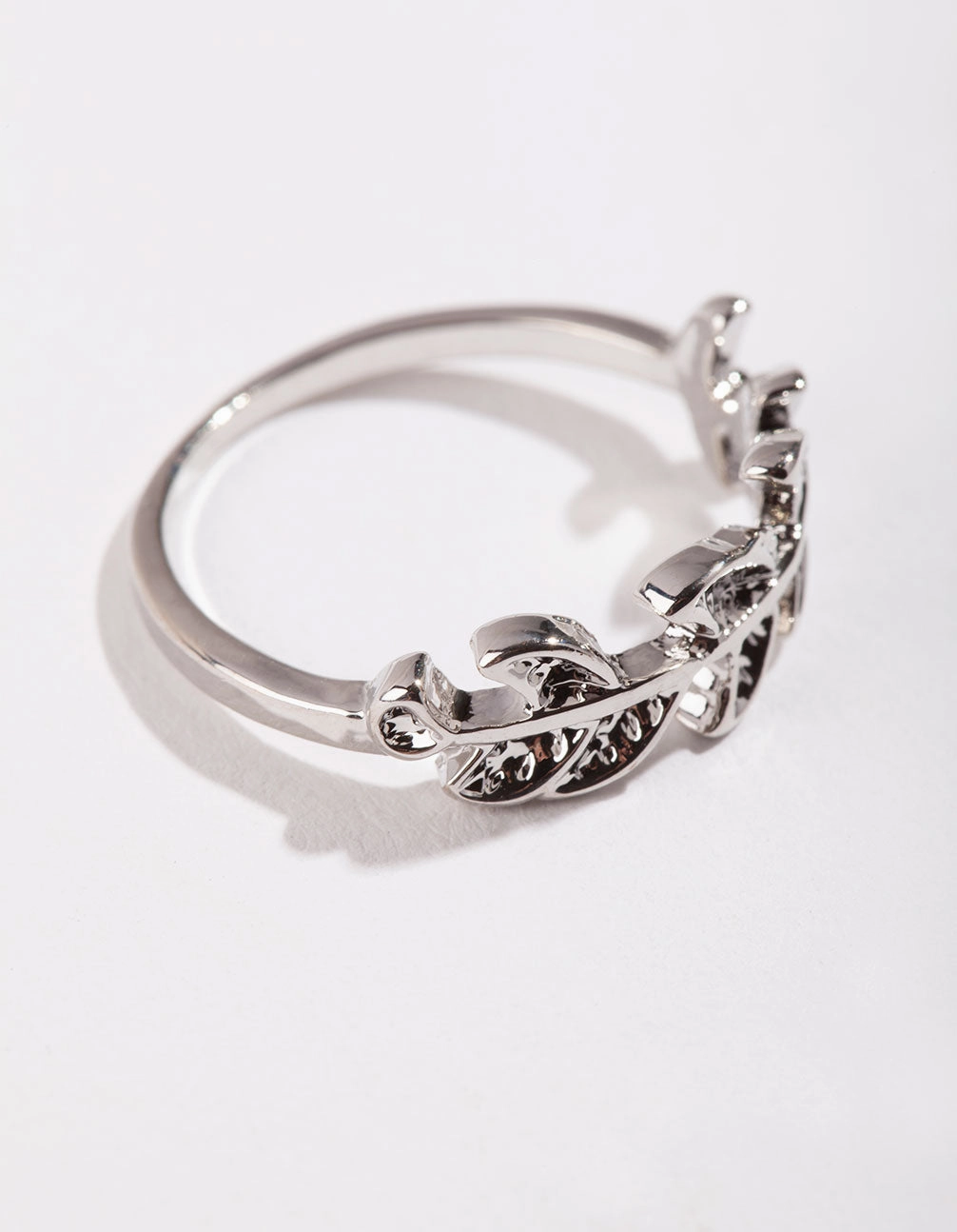 Low-Cost Piece Weekend Glam Silver Leaf Band Ring