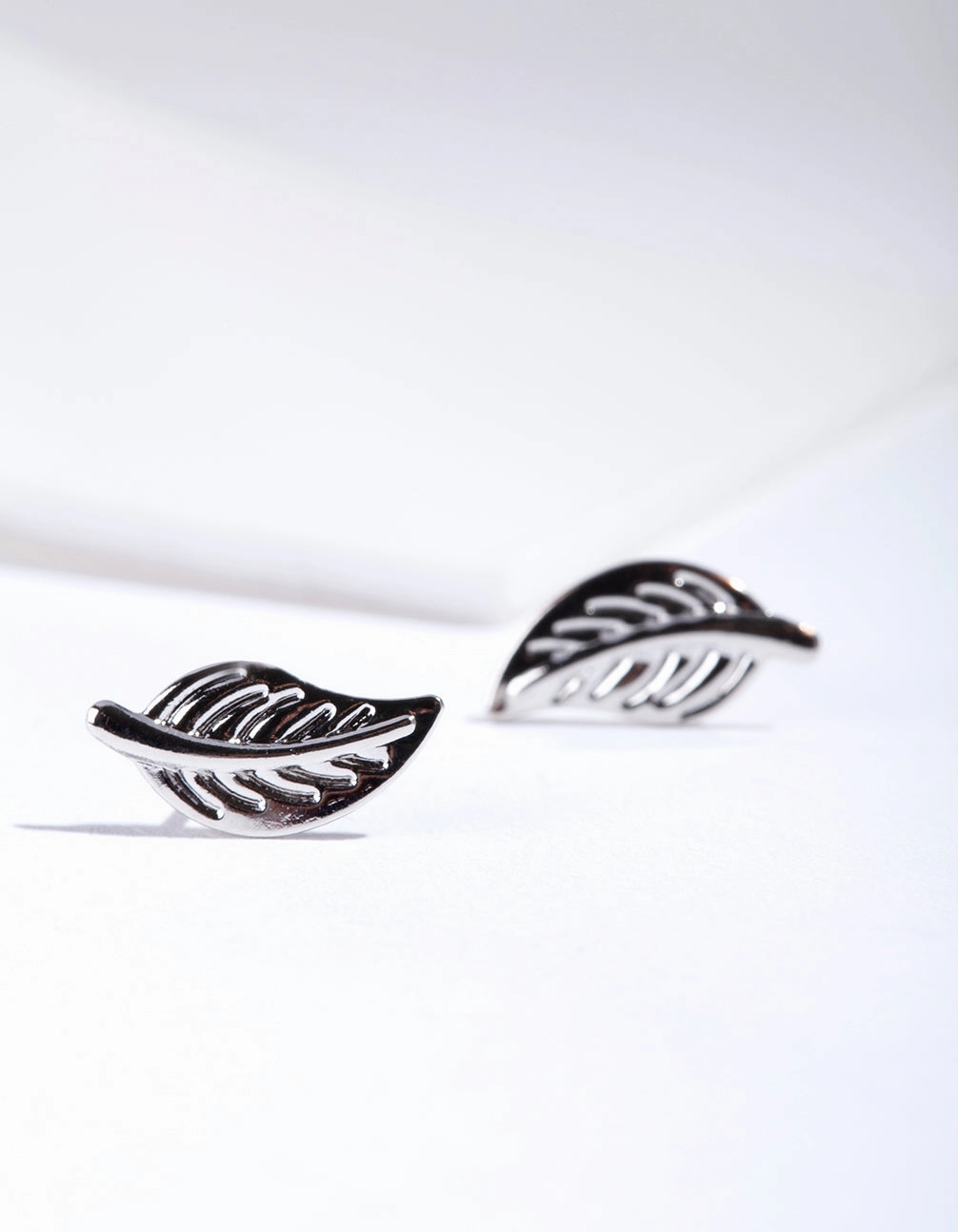Delicate Finish Vibrant Ornament Silver Mini Leaf Stud Earrings