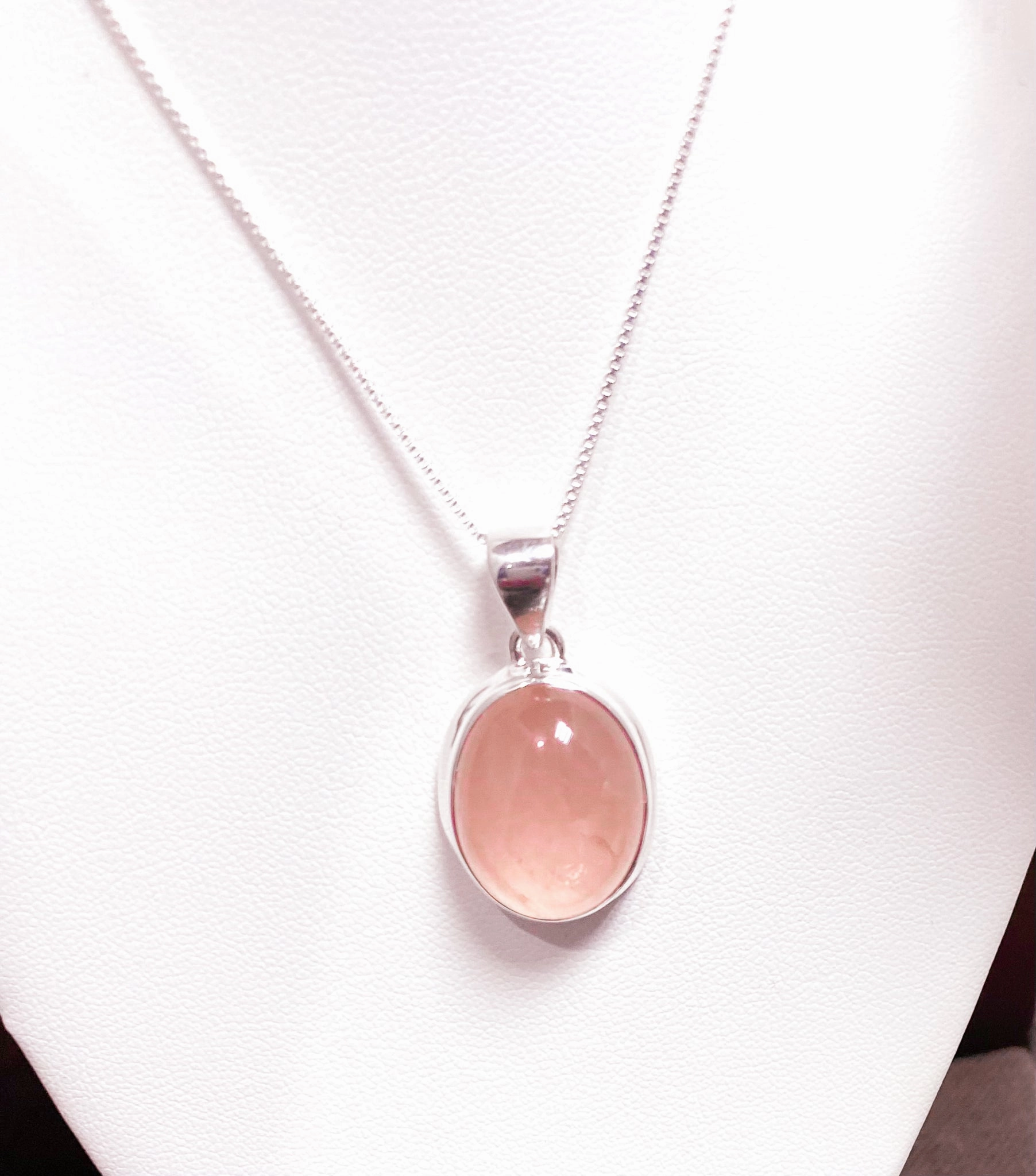 Simple Accessory Modern Youth Oval Rose Quartz Pendant In Classic Sterling Setting