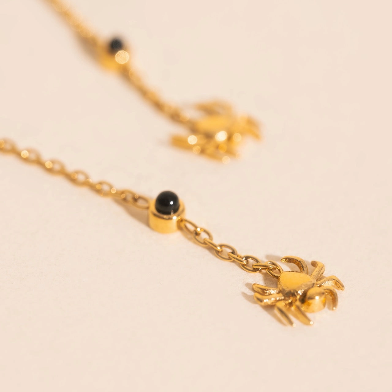 Luxury Impression Neat Spark Spider Chain Huggie Hoop Charms