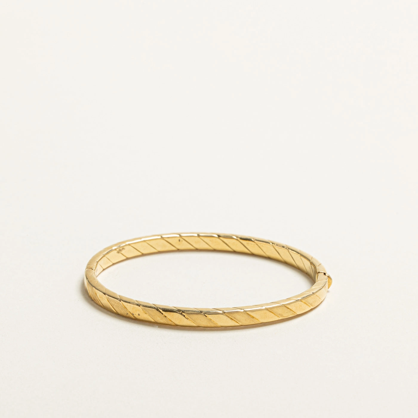 Casual Chic Textured Gold Bangle | 7"|