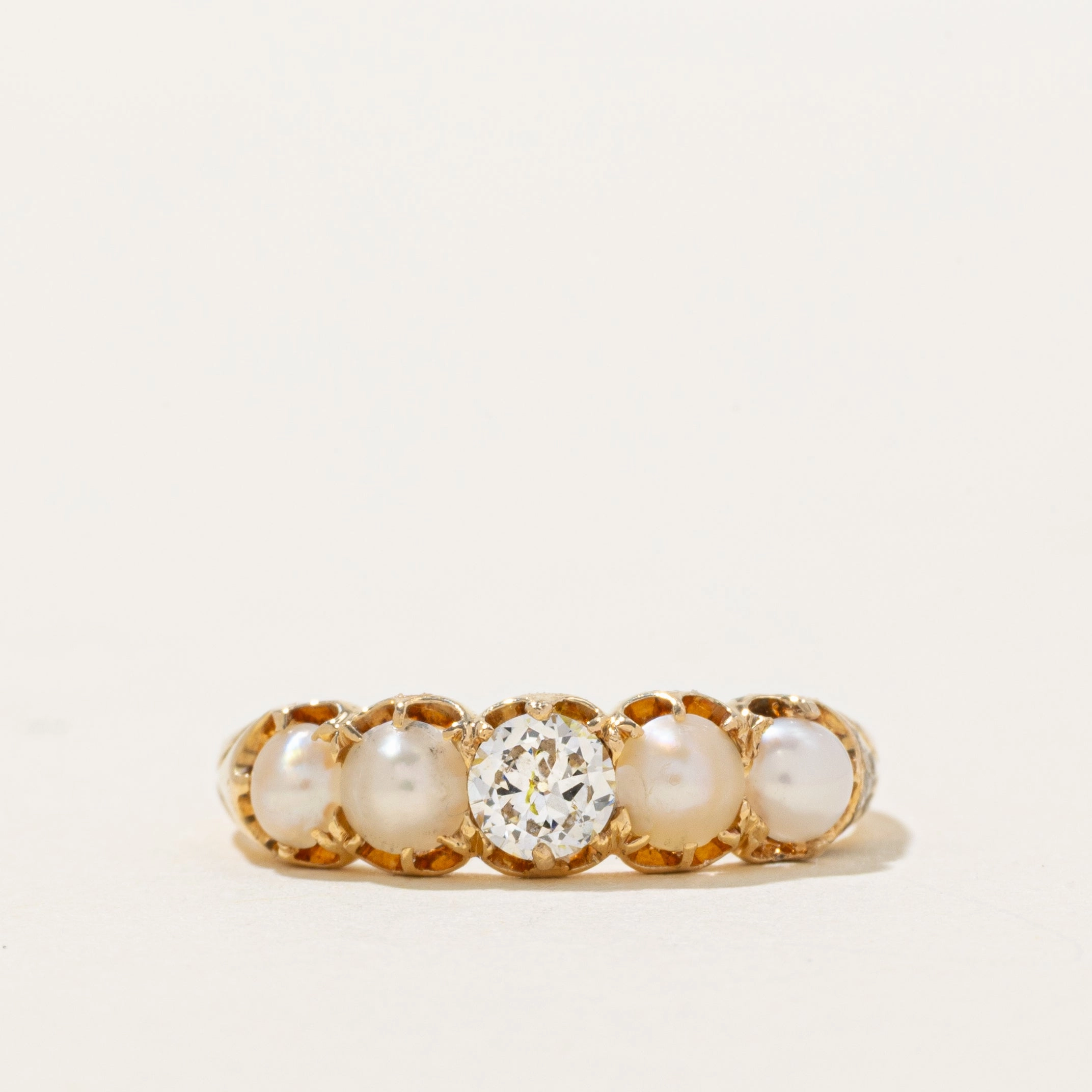 Distinctive Highlight 18k Belcher Set Diamond & Mab?? Pearl Ring | 0.25ct | SZ 7.25