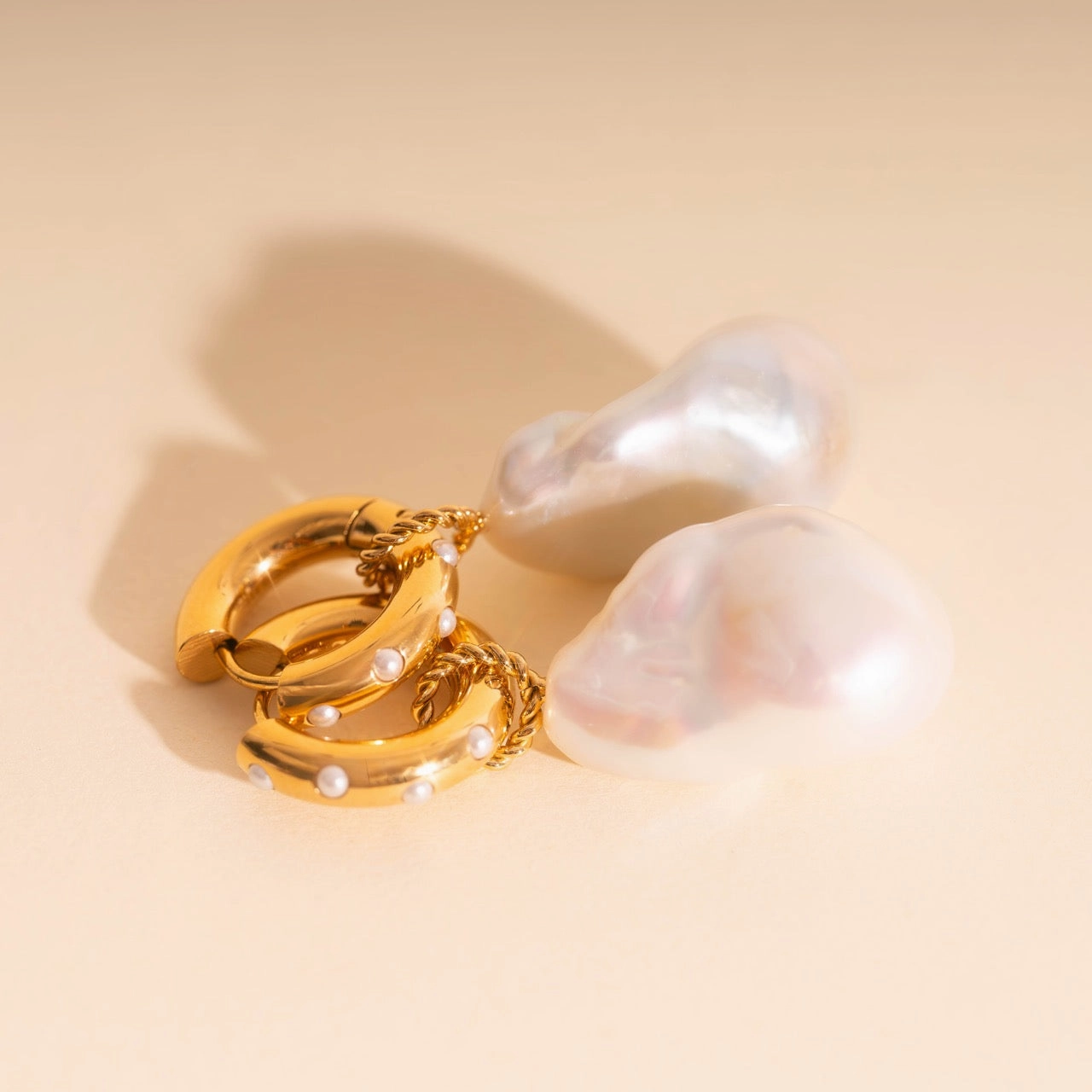 Stylish Design Jumbo Baroque Natural Pearl Huggie Hoop Charms