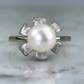 Vintage Pearl Art Nouveau Flower Ring. 10K White Gold. June Birthstone. 4th Anniversary Gift. Lightweight Glam