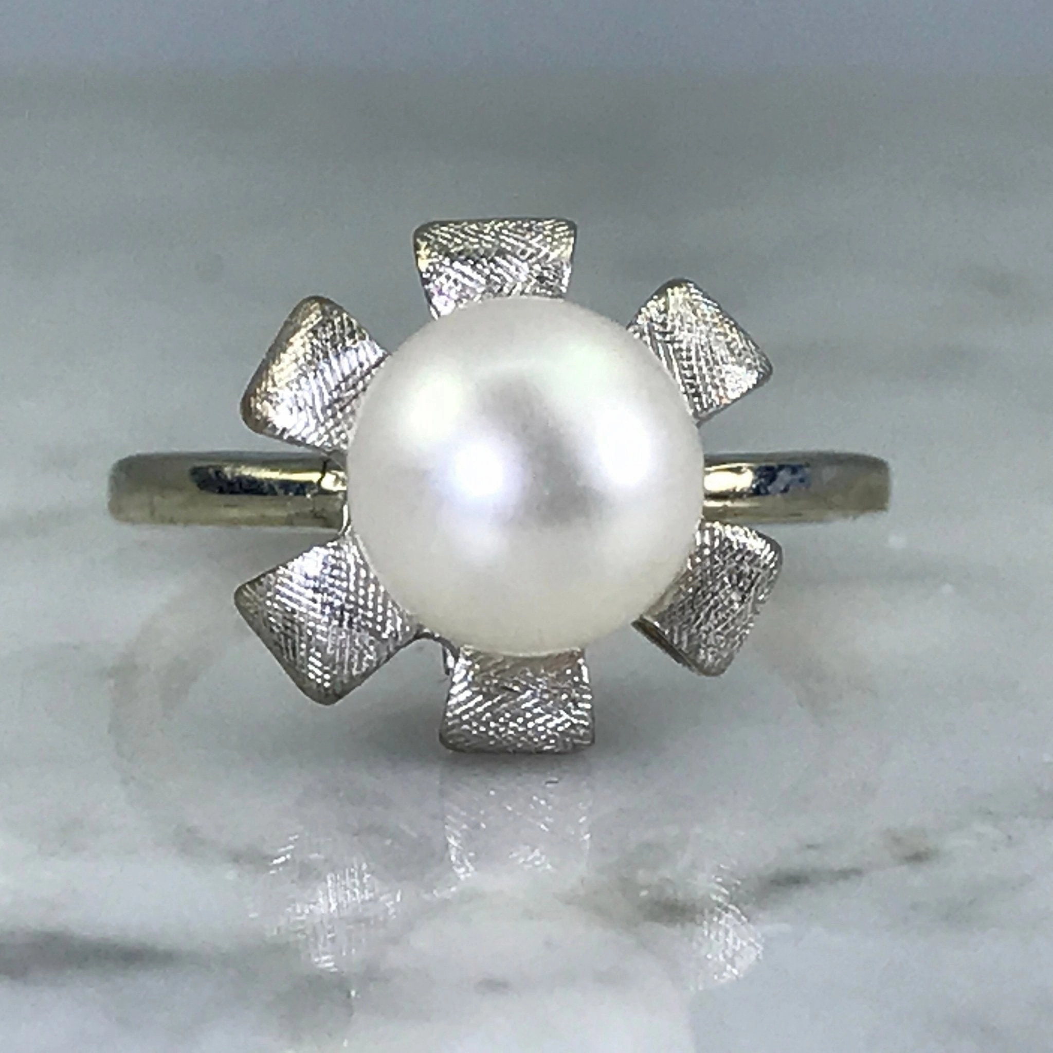 Vintage Pearl Art Nouveau Flower Ring. 10K White Gold. June Birthstone. 4th Anniversary Gift. Lightweight Glam